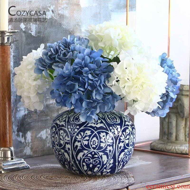 New Chinese style blue leaf veins clear soup WoGuo jingdezhen blue and white porcelain vase Chinese sitting room adornment is placed