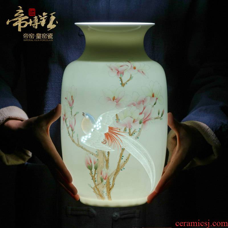 The Master of jingdezhen ceramics hand - made pure hand - carved vases, flower arranging new Chinese style living room place wedding gift