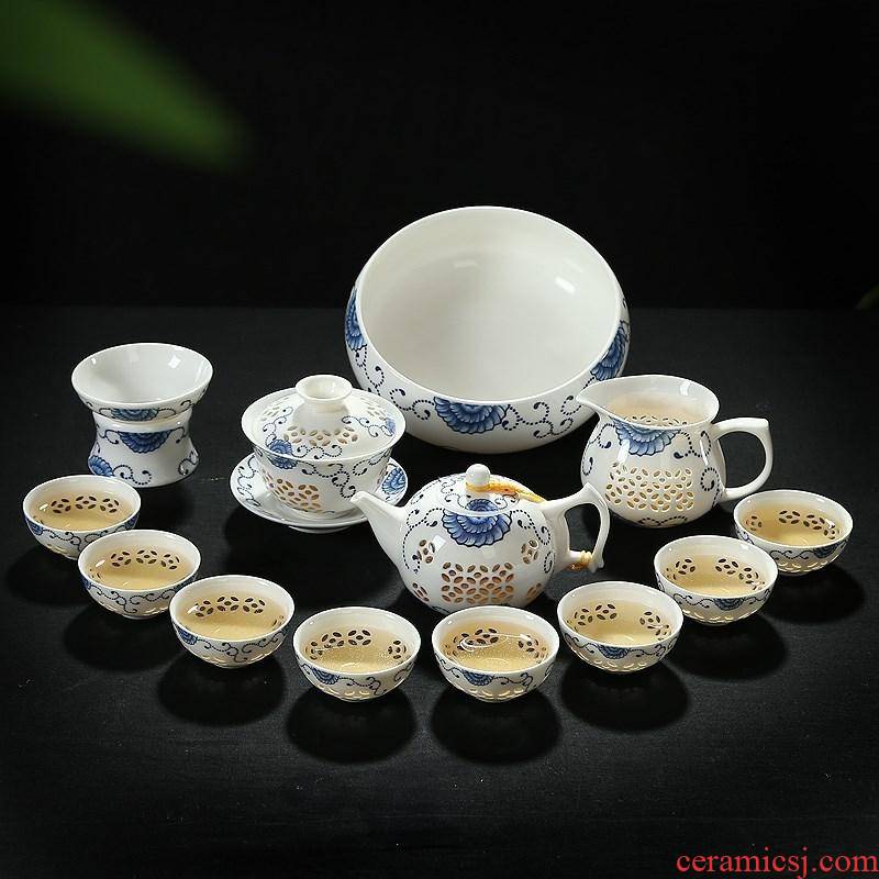 Exquisite tea LvKong sea blue and white porcelain kung fu new teapot honeycomb suit of a complete set of tea cups