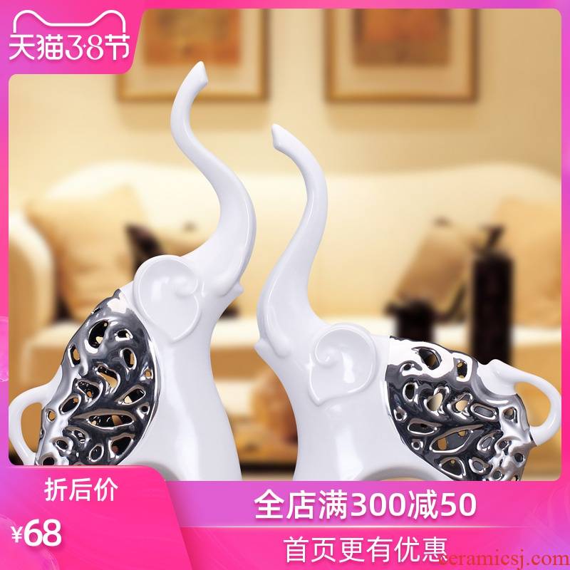 Ceramic arts and crafts of Europe type style to decorate the sitting room the bedroom wine furnishing articles plating hollow out as a wedding gift
