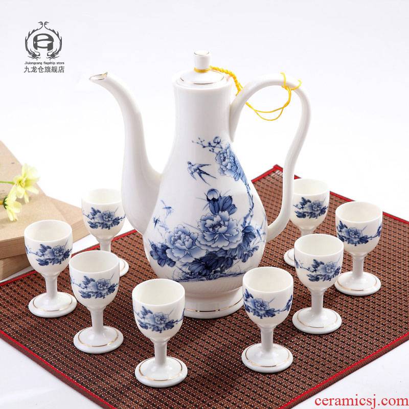 DH home wine suits for ceramics jingdezhen Chinese blue and white porcelain hip liquor cup goblet