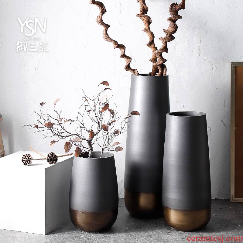 Sitting room place ceramic modern European - style minimalism Nordic black and gold contracted gun barrel flowerpot of large vases, dried flowers