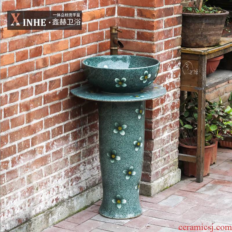 The sink ceramic basin of pillar type column art one floor balcony is suing toilet The pool that wash a face basin