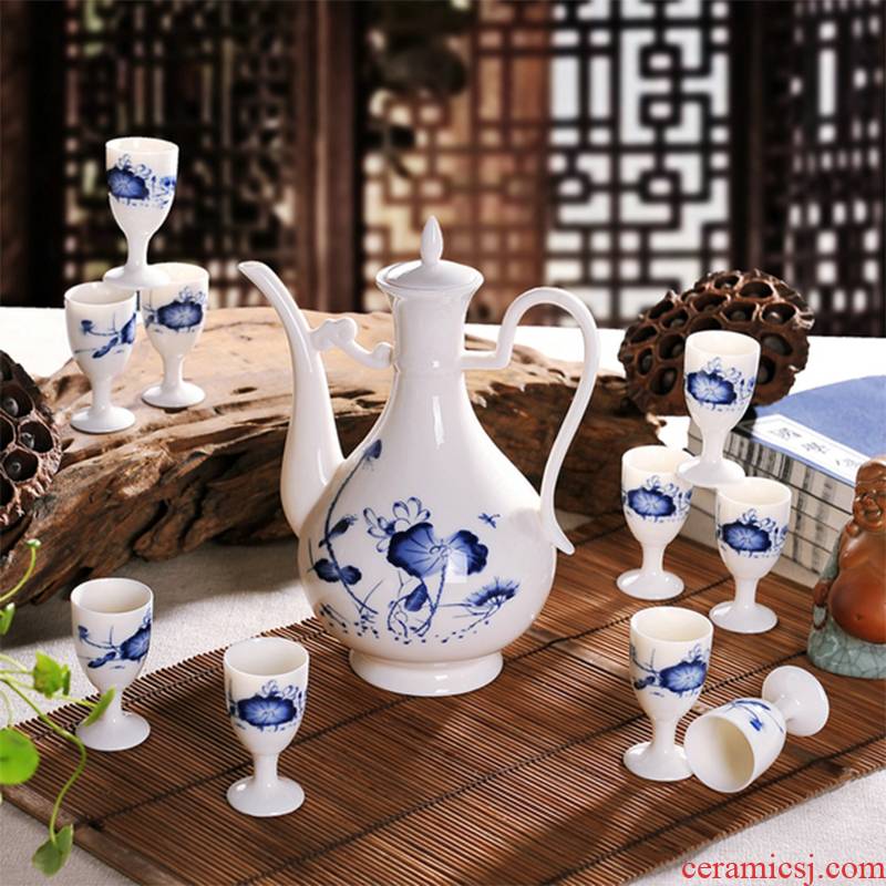 Jingdezhen blue and white porcelain home wine wine suits for Chinese antique ceramics hip liquor cup of liquor cup