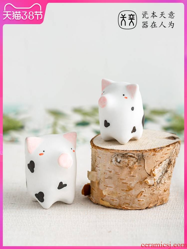 "Little pig" days yi ceramics furnishing articles express cartoon office desktop ornaments pig qualified valentine 's day gift