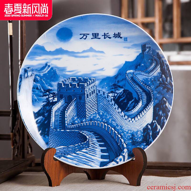 Jingdezhen ceramics furnishing articles hang dish handicraft, the Great Wall wine blue - and - white decoration home decoration plate