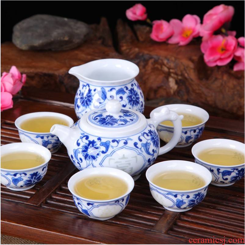 Jingdezhen blue and white and exquisite kung fu tea set hand - made teacup suit the teapot with gift box package of a complete set of mail