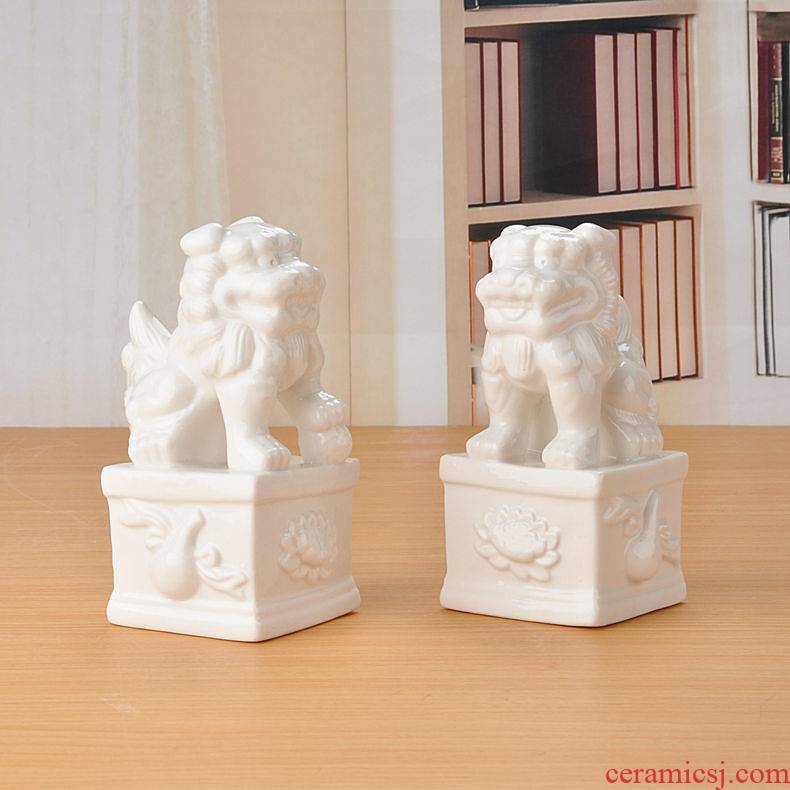 Mud of jingdezhen ceramic small place the lion sitting room handicraft study act the role ofing is tasted a wedding gift