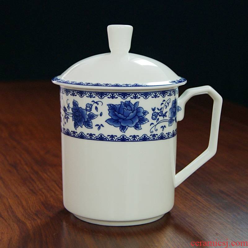 Jingdezhen ceramic cups with cover filter cup cup meeting gift office of blue and white porcelain ceramic cups packages mailed