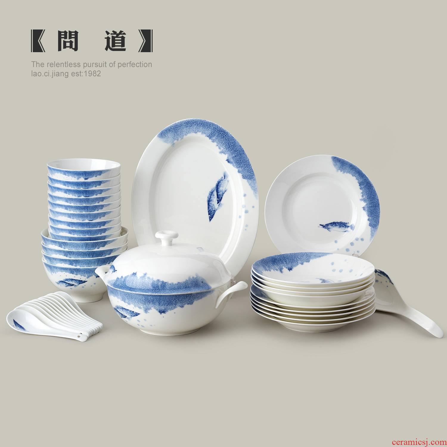 Old porcelain artisan ipads porcelain tableware suit household glair of blue and white porcelain bowl suit mandarin fish dishes dishes freehand brushwork in traditional Chinese