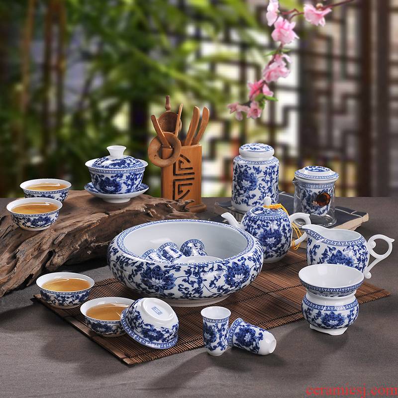 Jingdezhen porcelain kung fu tea set a complete set of ceramic tea set tea tureen fragrance - smelling cup tea pot of tea to wash
