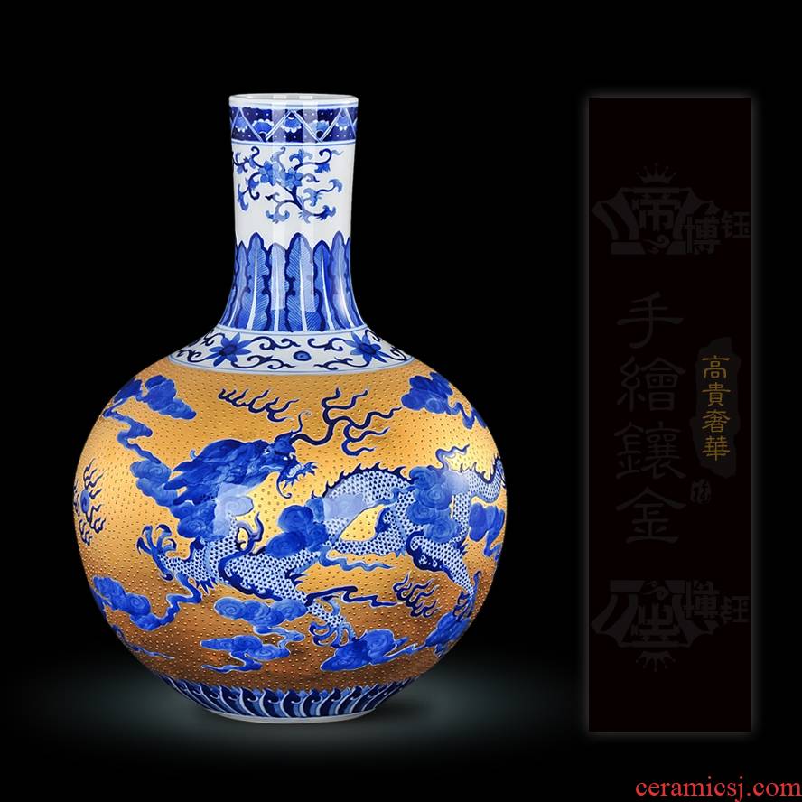 Jingdezhen ceramics high - grade gold hand - made vases, while modern handicraft furnishing articles