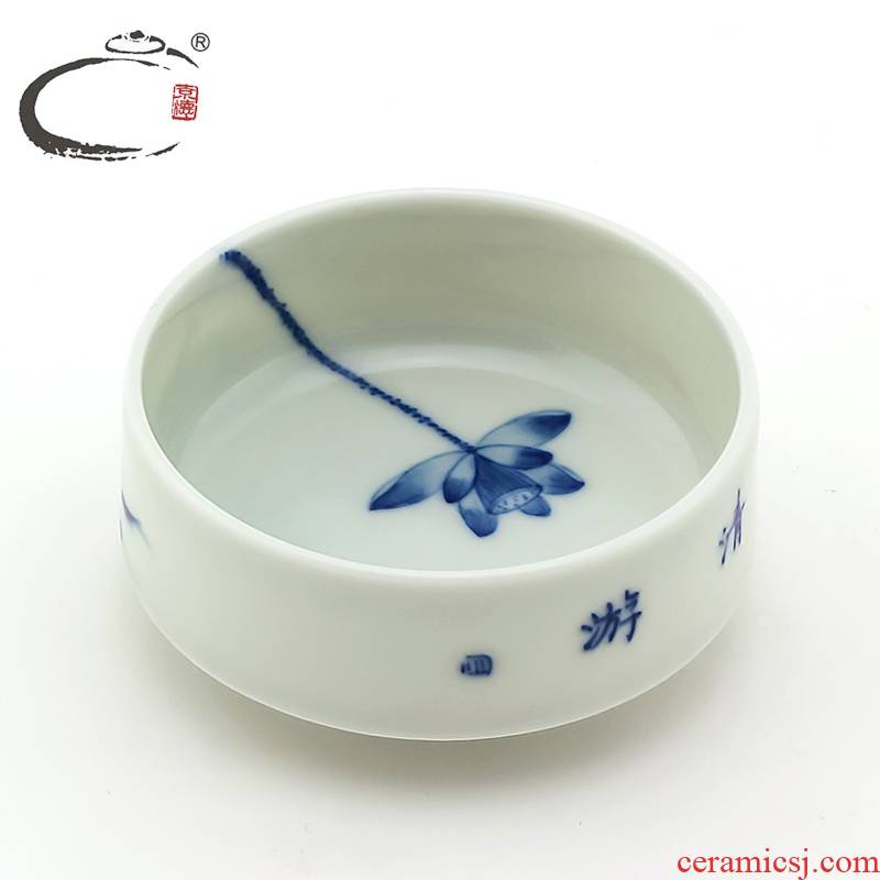 Jingdezhen blue and white the qing swim cup and auspicious hand - made kung fu tea tea sample tea cup, celadon teacup masters cup