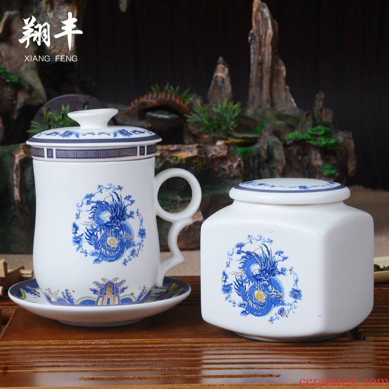 Xiang feng ceramic cups tea service office water cup men 's and women' s blue and white porcelain cup and meeting with cover filter caddy fixings
