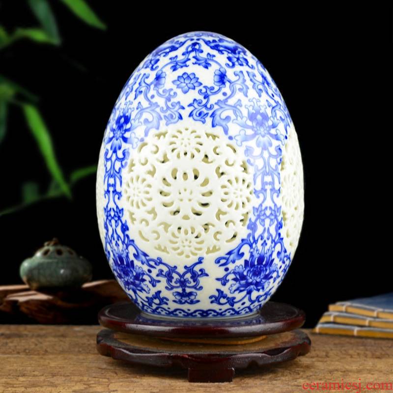 Jingdezhen ceramics and exquisite porcelain enamel hollow out of the blue and white porcelain vase Chinese style living room home furnishing articles