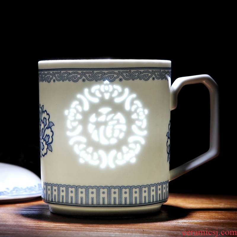 Blue and white and exquisite household cup jingdezhen ceramic cup with cover cup cup creative hollow out office meeting