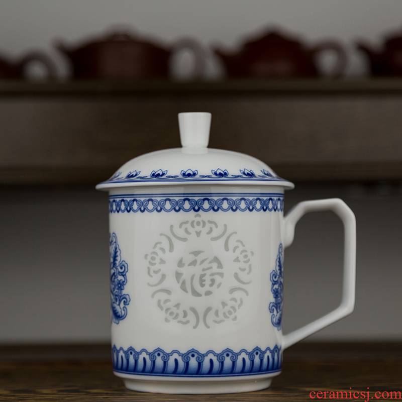 Make tea bag mail jingdezhen ceramic cups with cover cup office blue and white hollow out porcelain tea set large glass cup and meeting