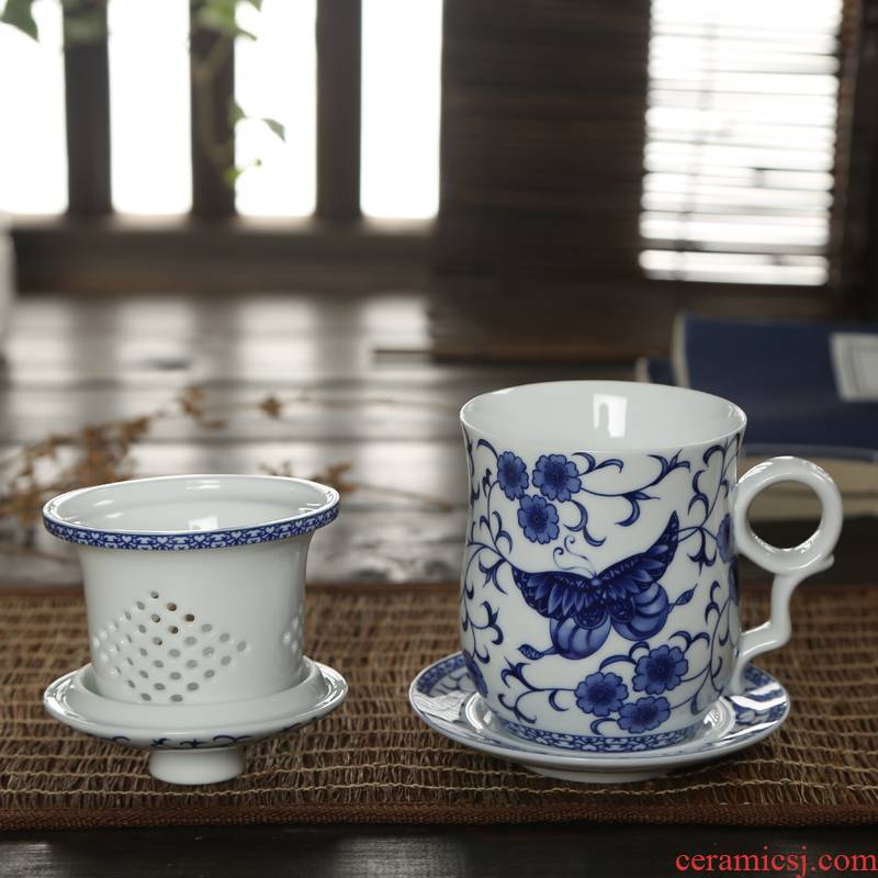 Rather uncommon ceramics with cover cup office cup filter with four cups of blue and white porcelain cup and meeting