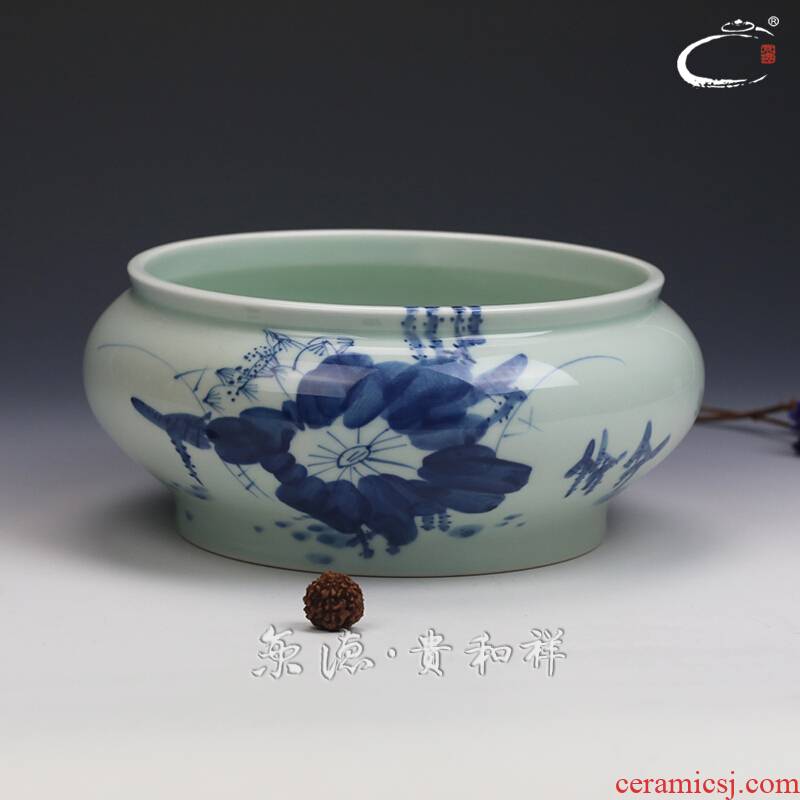 And auspicious jingdezhen ceramics by hand wash to kung fu tea tea accessories cup inside the blue And white color lotus tea to wash to the bird