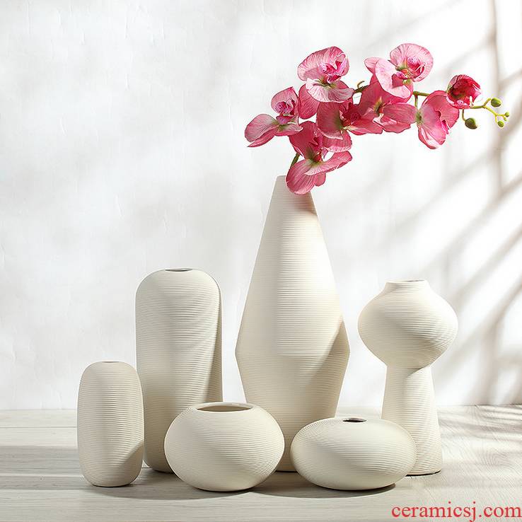 European furnishing articles of jingdezhen ceramic vase contracted and I creative sitting room of the white flower arrangement, three - piece decorations