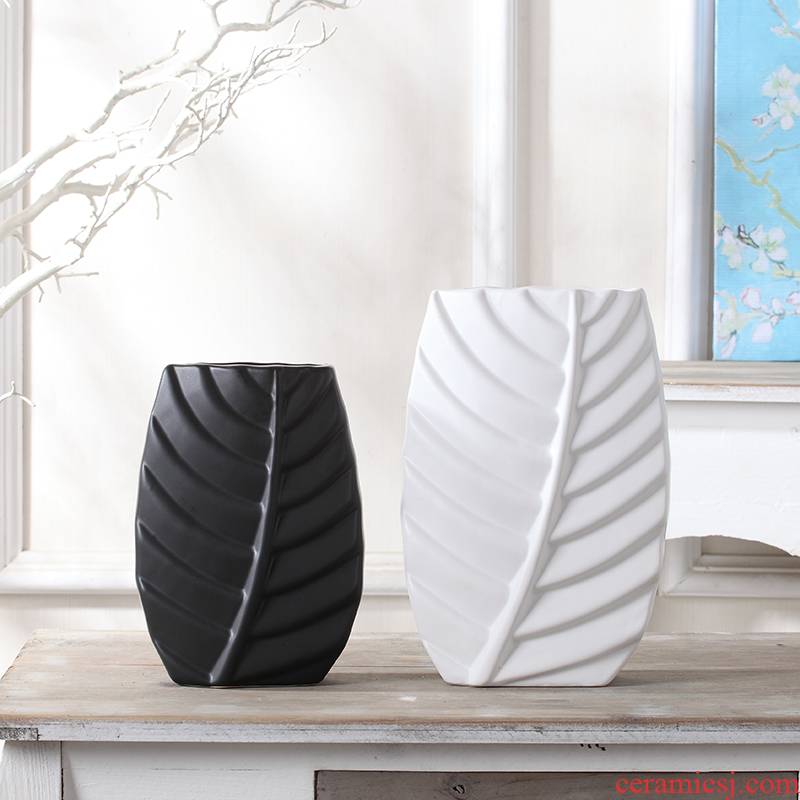 Black and white ceramic creative furnishing articles Nordic household act the role ofing is tasted the sitting room of TV ark, wine porch rich ancient frame of soft decoration