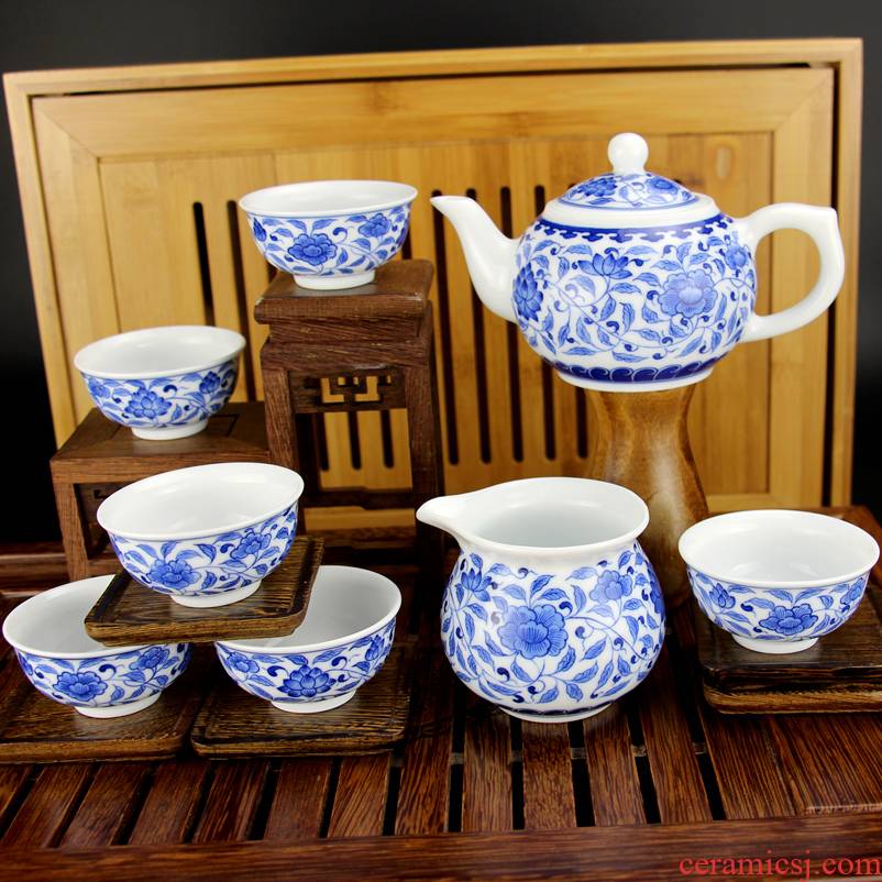 High - grade hand - made jingdezhen blue and white porcelain glaze color under the kung fu tea set with manual painting of a complete set of 8 head lotus flower