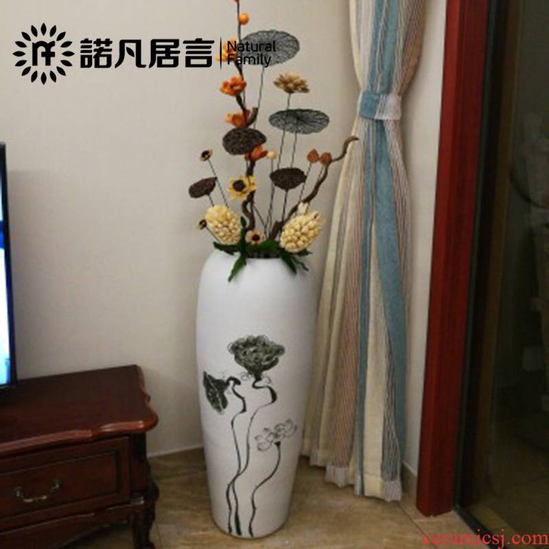 Ceramic vase landing, dried flowers, hand - made white vase in the generation of the sitting room the hotel villa large vase artical