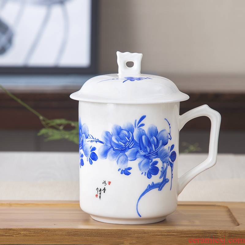 Is hand - made wholesale custom jingdezhen ceramics with cover glass office meeting gift blue and white porcelain tea cups water