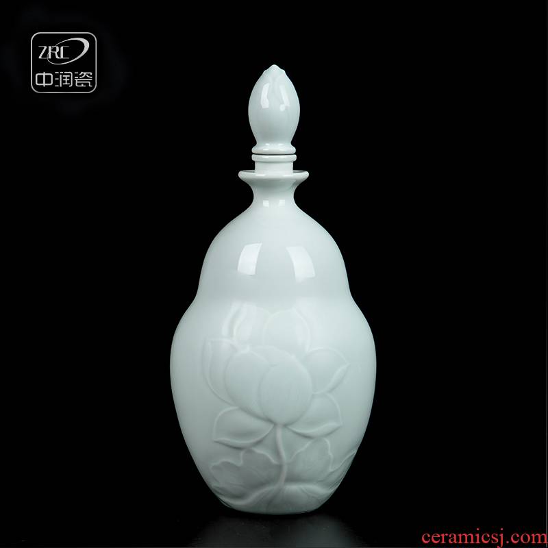 Jingdezhen ceramic jars home antique liquor hip shadow an empty bottle green bottles carved lotus three catties