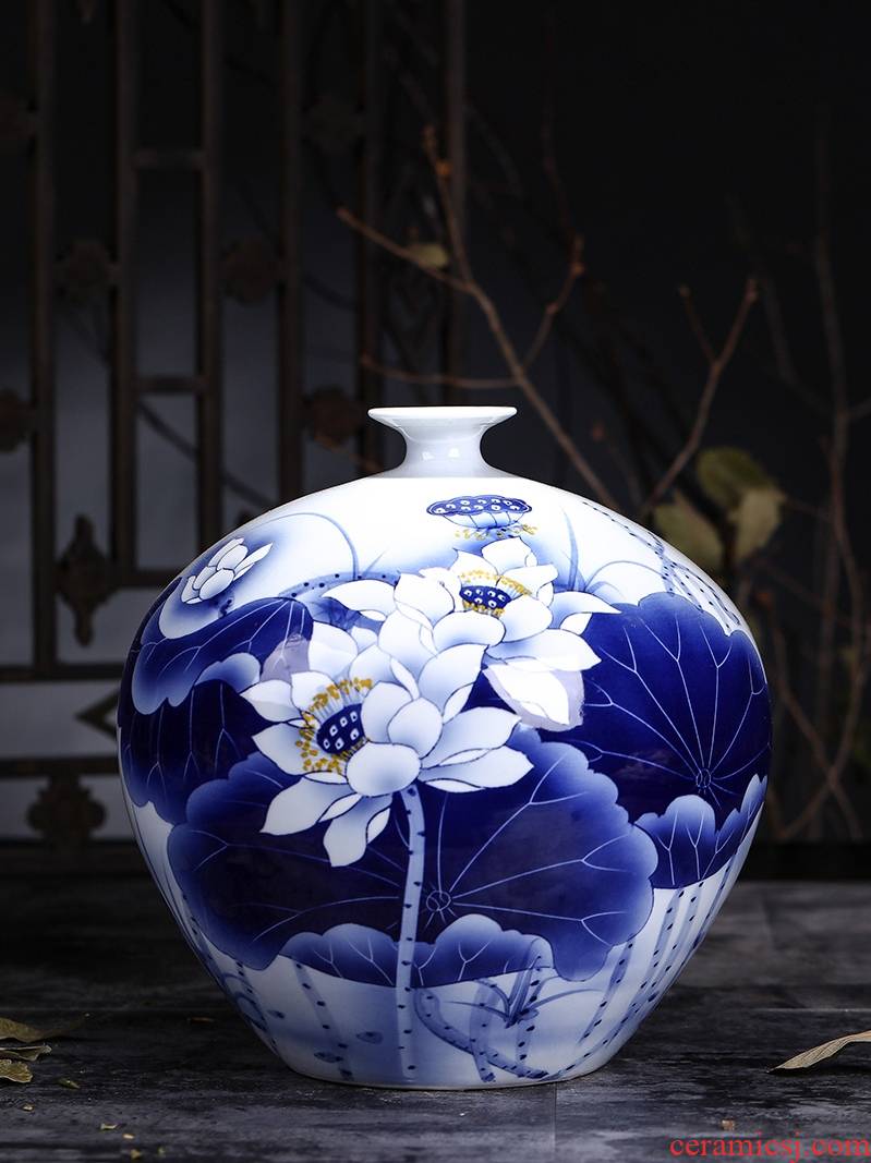 Jingdezhen ceramics hand - made of blue and white porcelain vase in the sitting room TV ark, home decoration crafts porcelain furnishing articles