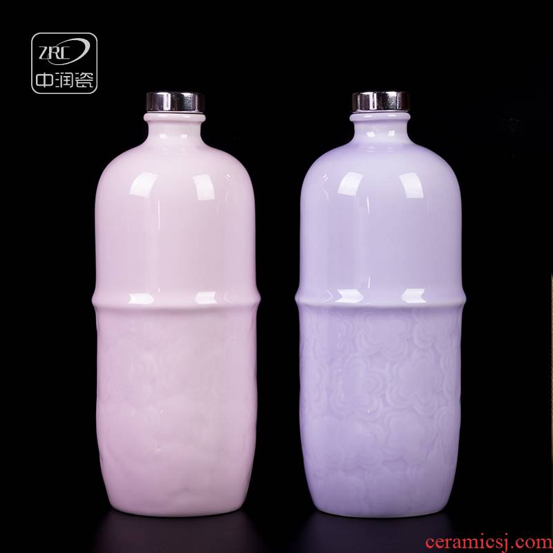 Creative jingdezhen ceramic wine bottles of liquor hip apricot blossom put grain carving small fresh wine gift bag in the mail