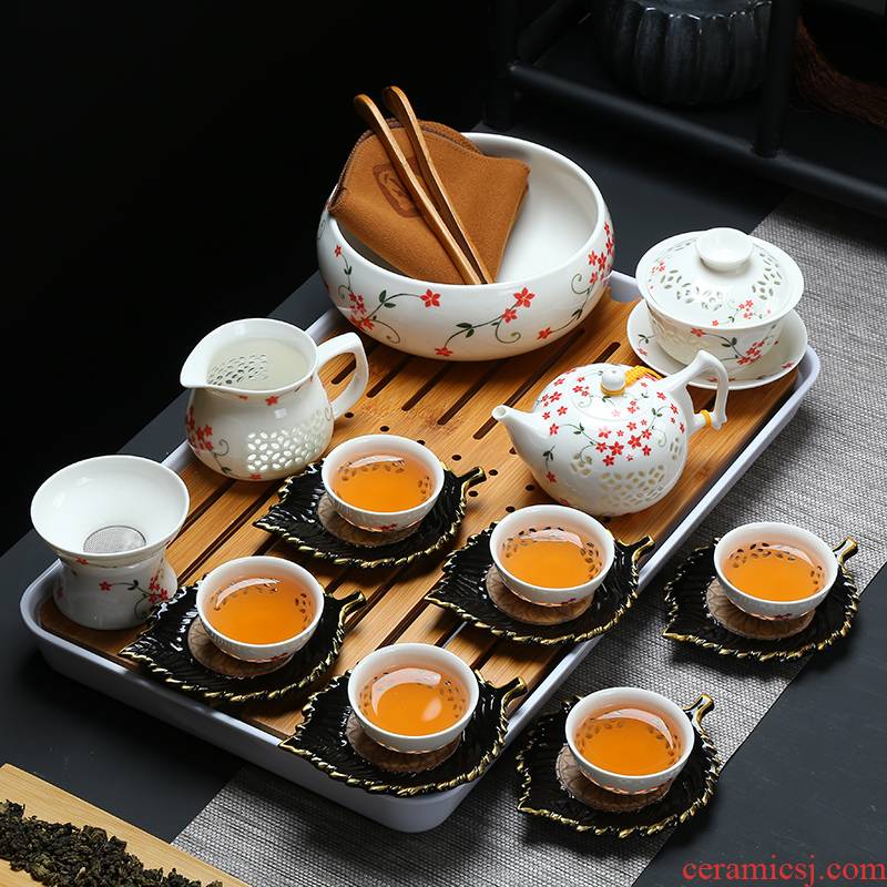 Fujian macros and exquisite tea sets of cellular kung fu tea cups of a complete set of ceramic household hollow out lid bowl and exquisite tea set