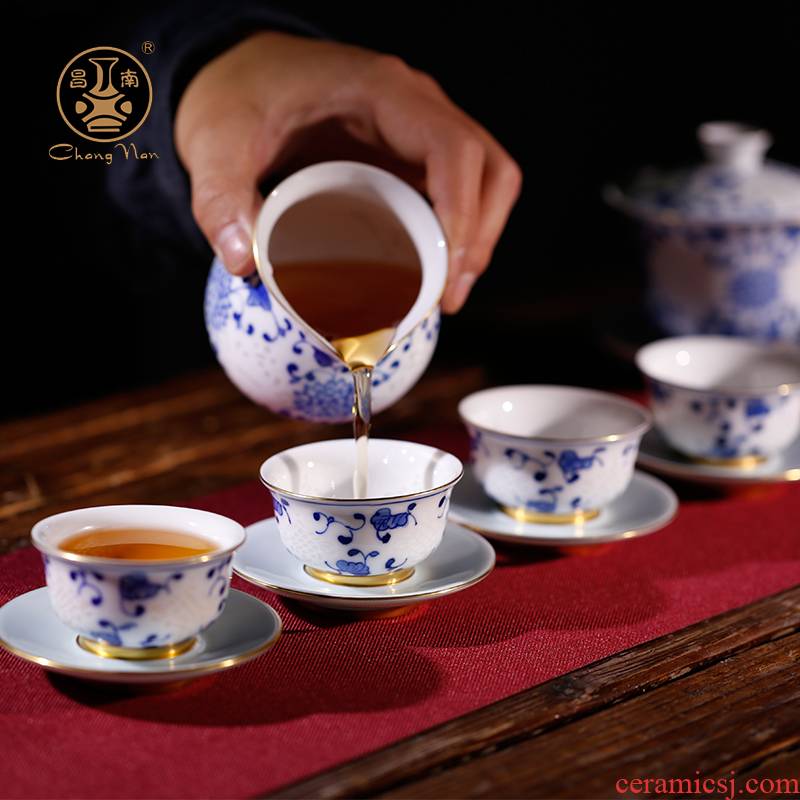 Chang south jingdezhen tea set of the China - the DPRK and the set of blue and white and exquisite picking porcelain gifts, household utensils of a complete set of