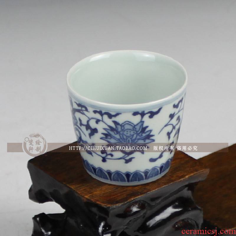 Blue and white porcelain of jingdezhen ceramics glaze under Pisces lotus small glass liquor liquor cup archaize ceramic a small handleless wine cup