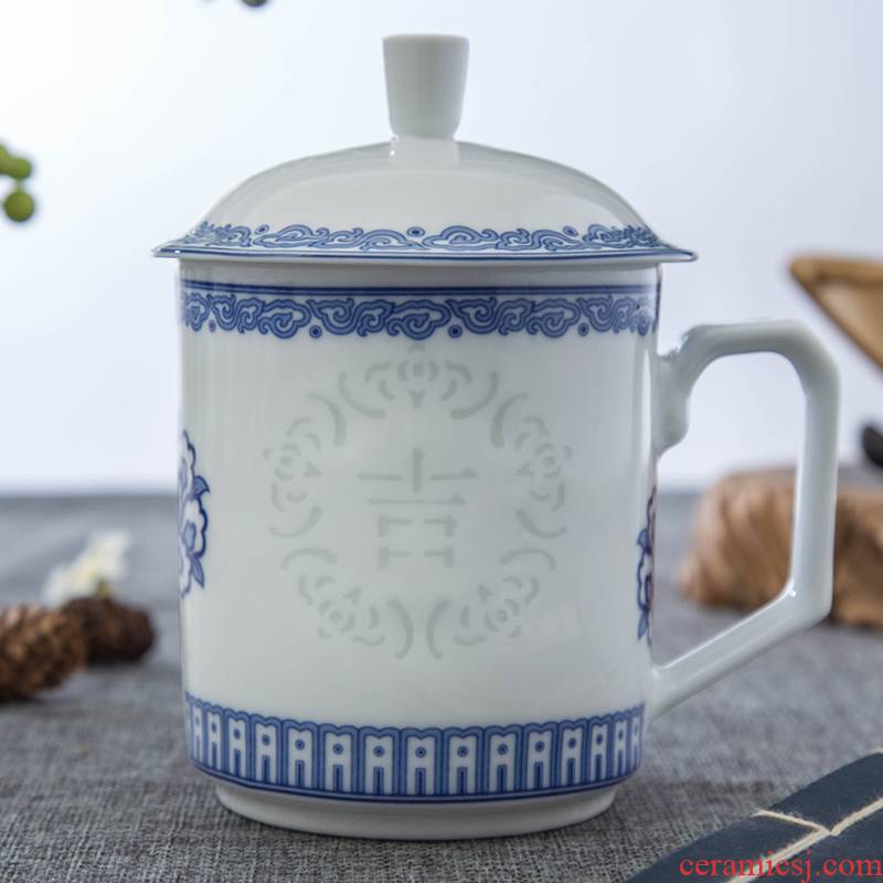 Is the the original brand of jingdezhen blue and white household of Chinese style and exquisite porcelain office with cover ceramic cups customization