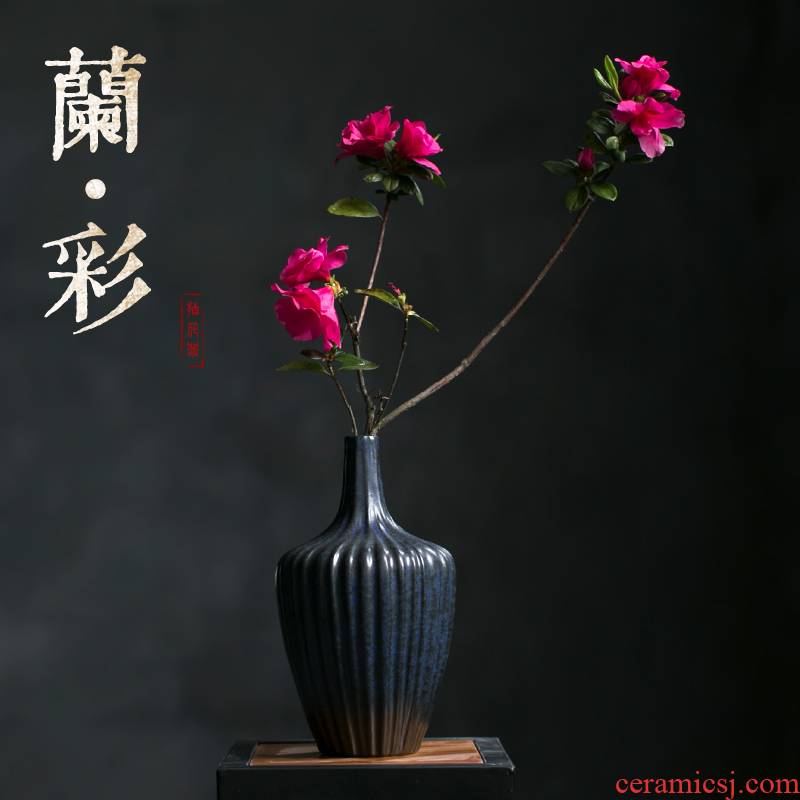 Element shadow variable fine expressions using vases, ceramic flower implement home sitting room adornment is placed flowers in Japanese dried flowers by hand