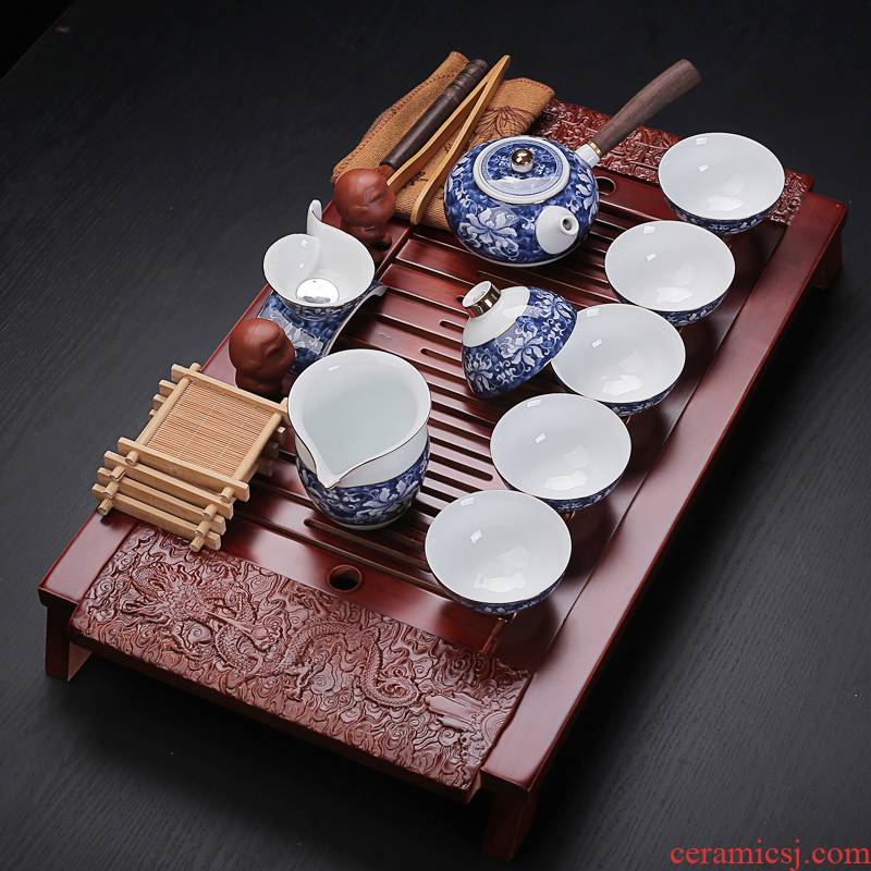 Old kung fu tea set at the grid suit household solid wood carving of a complete set of tea tray hand - made ceramic your up with cups of tea