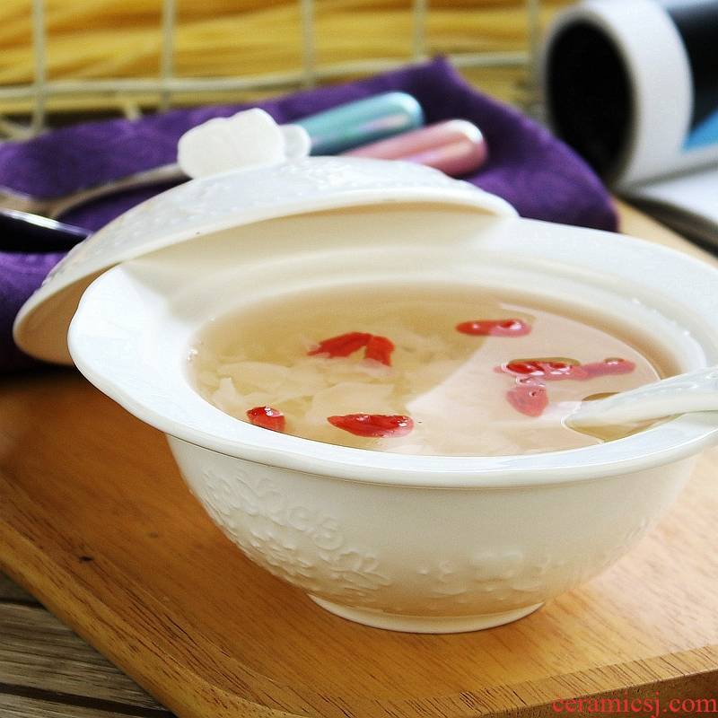 Pure white ceramic bowl of bird 's nest stew with cover sugar water bowl covered bowl of dessert bowl of steaming water stew soup bowl of egg dishes