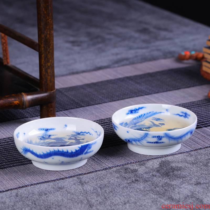 Offered home - cooked kung fu tea cups in jingdezhen porcelain ceramic cup bowl hand - made home market metrix of blue and white porcelain cup