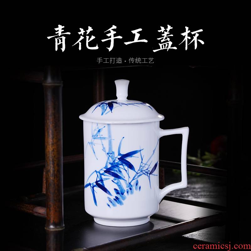 Offered home - cooked in jingdezhen porcelain mugs hand - made of blue and white porcelain tea cups, office cup yan - the qing wu manual cover cup