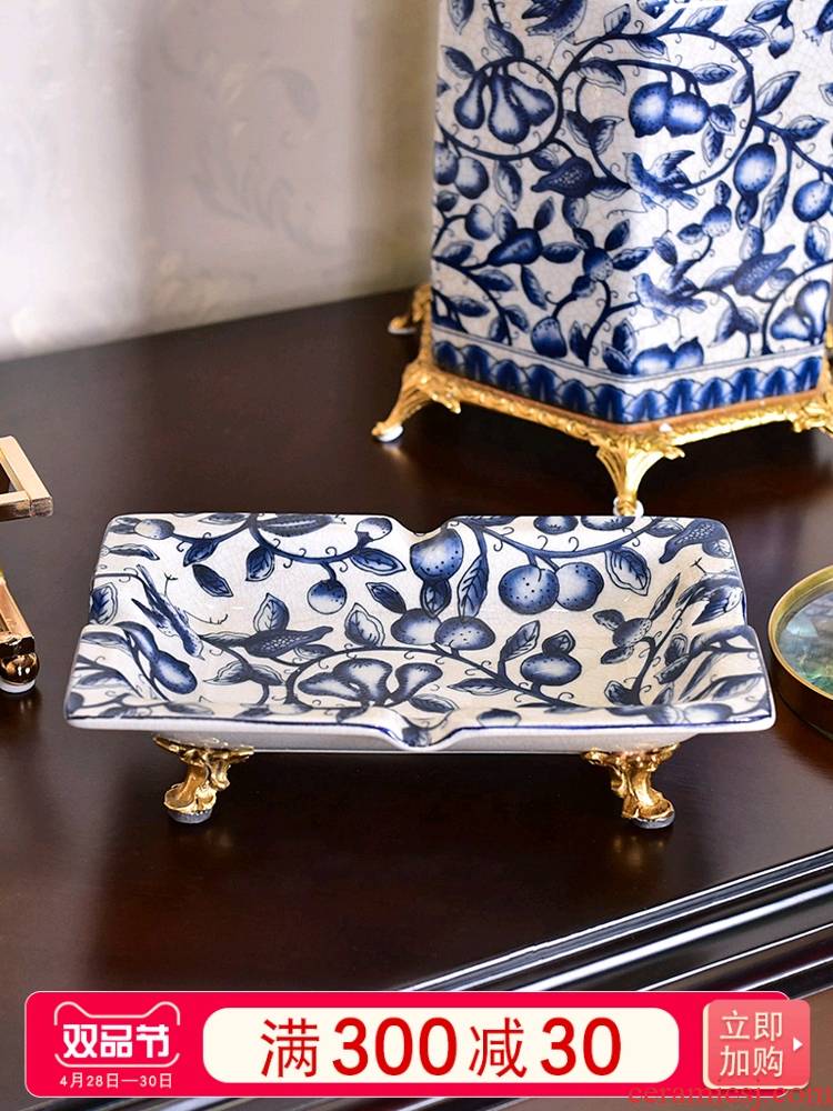 The New Chinese blue and white porcelain with copper ashtray European - style key-2 luxury high - grade home sitting room creative move ashtrays restoring ancient ways