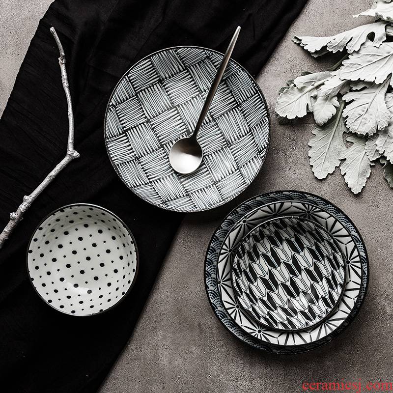 European simple black and white plate household ceramics tableware imported from Japan the food dish food dish deep dish of fruit plate