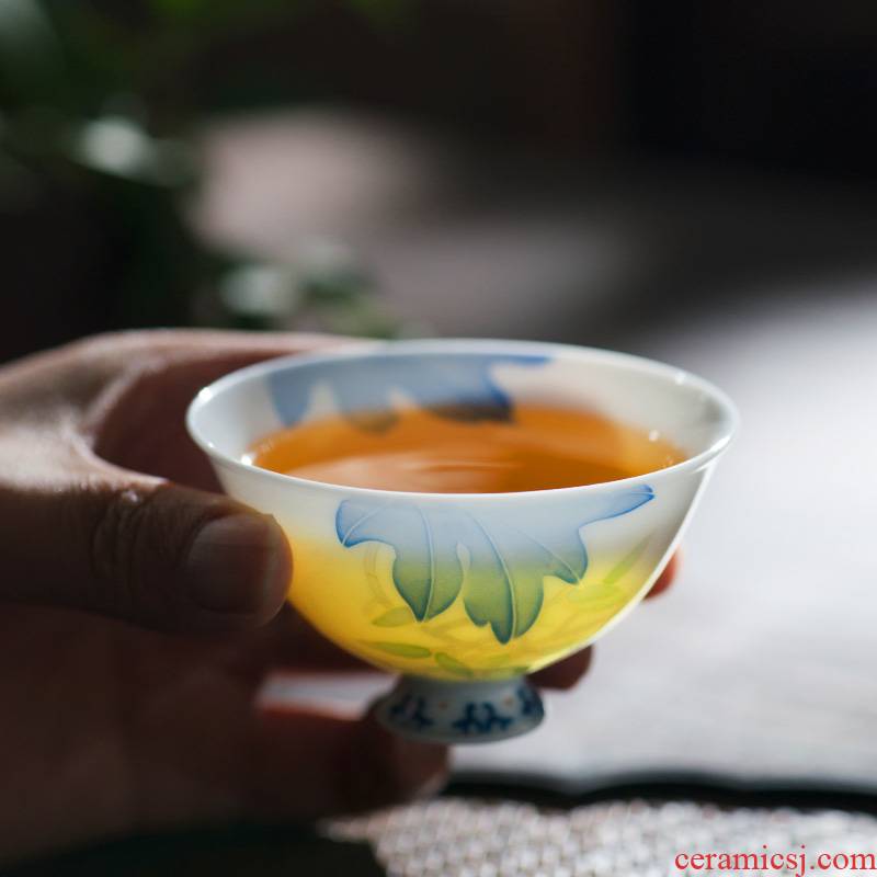 Under the glaze colorful hand - made master cup single cup "women of jingdezhen small sample tea cup tea light move perfectly playable cup by hand