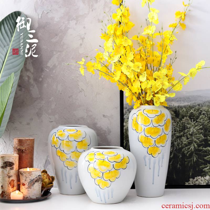 I and contracted sitting room of the new Chinese style flower arranging place dry flower adornment European metal cover desktop household porcelain vase