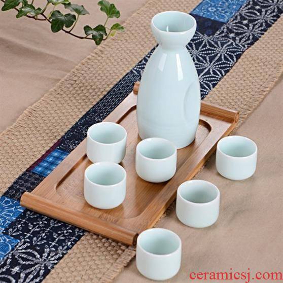 A Warm harbor new ceramic wine suits for celadon temperature wine pot in traditional Chinese style household, a small handleless wine cup of white wine cup