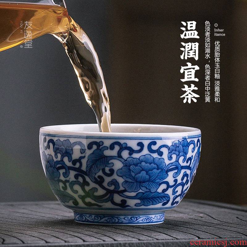 Hand - made bound lotus flower grain blue and white porcelain teacup master cup single cup large ceramic tea cup sample tea cup restoring ancient ways