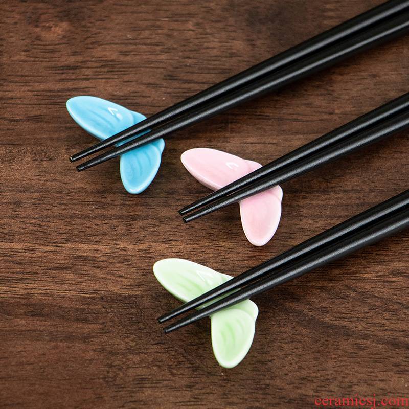 Meinung burn Japanese imports under the ceramic glaze color express little pure and fresh and butterfly Japanese and FengRi chopsticks chopsticks rack
