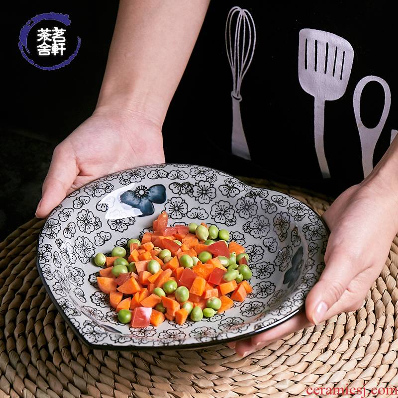 The Home plate creative irregular heart food dish and Japanese glaze color cooking ceramic plate look lovely salad plate