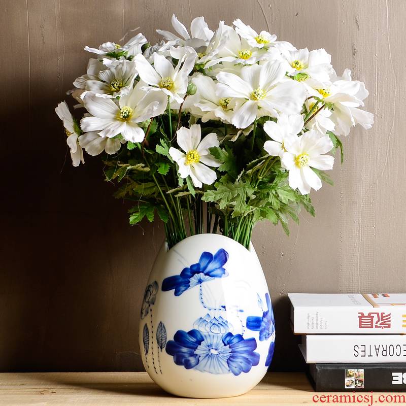 Jingdezhen ceramics hand - made charge of blue and white porcelain rhyme "lucky bamboo floret bottle of flower arranging hydroponic sitting room adornment is placed