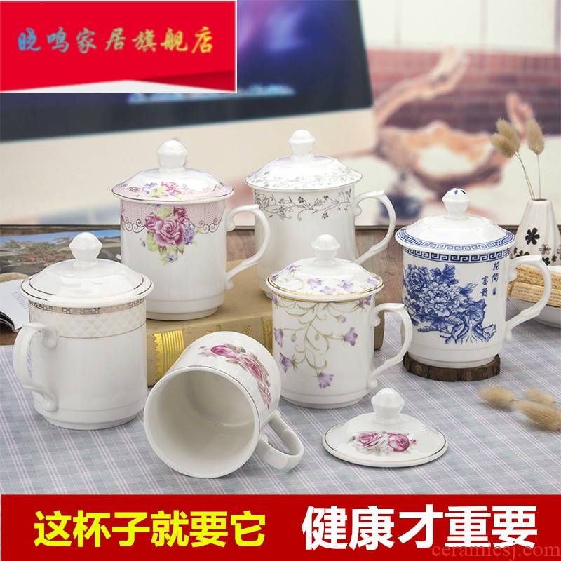 Ceramic large - capacity glass mugs with cover gift cup office cup ipads China cups koubei debate cup with a cover on it